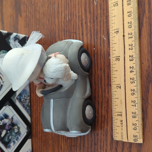 Enesco Girl in a car with dog figurine - Picture 5 of 7